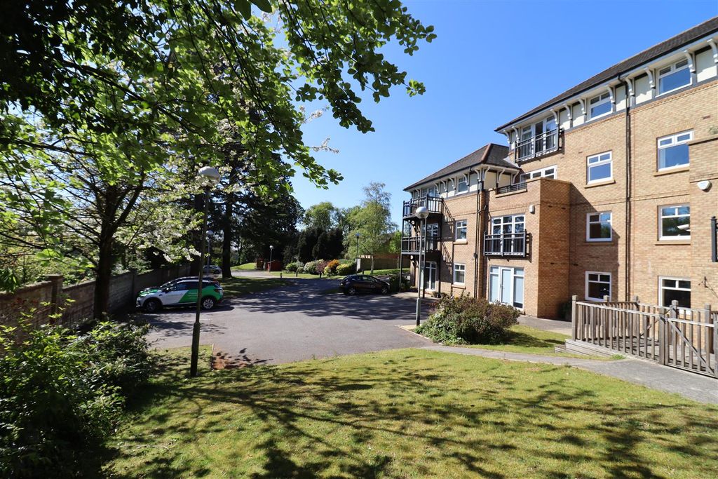 Property photo 1 of 19 External