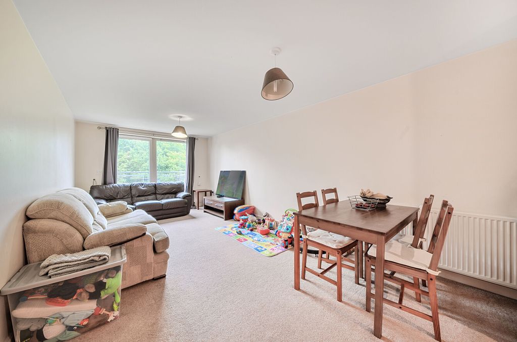 Property photo 2 of 22 1287642-9-6838280...