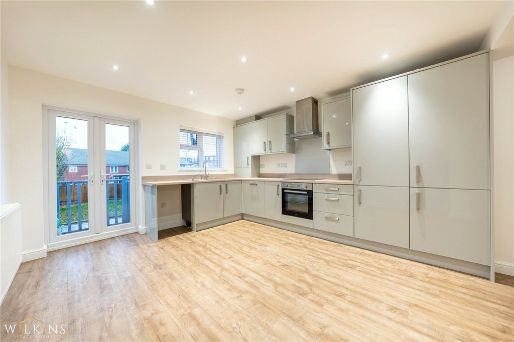 Property photo 3 of 29 Picture No. 11