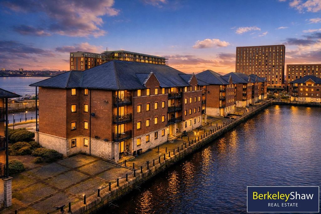 Property photo 1 of 24 Waterloo Quay External