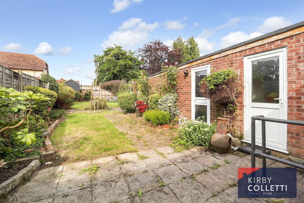 Property photo 2 of 25 81 Ft Rear Garden
