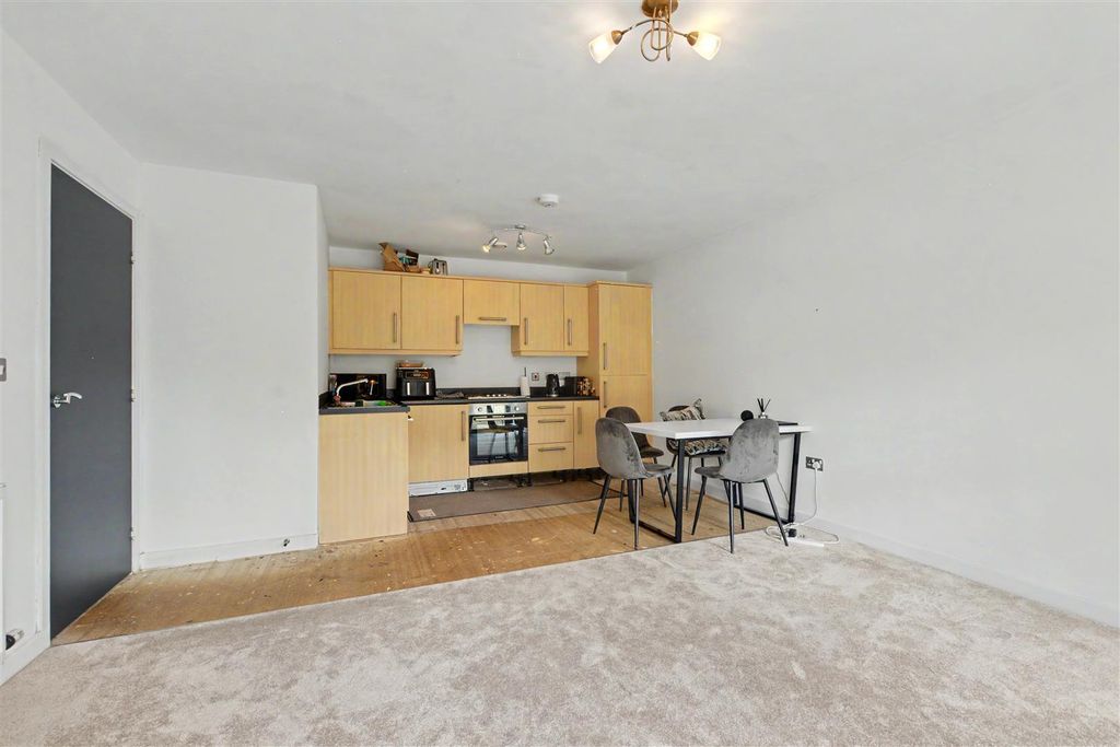 Property photo 3 of 8 Izcxw9Hrn0Yv2J5Wibkv3W.Jpg