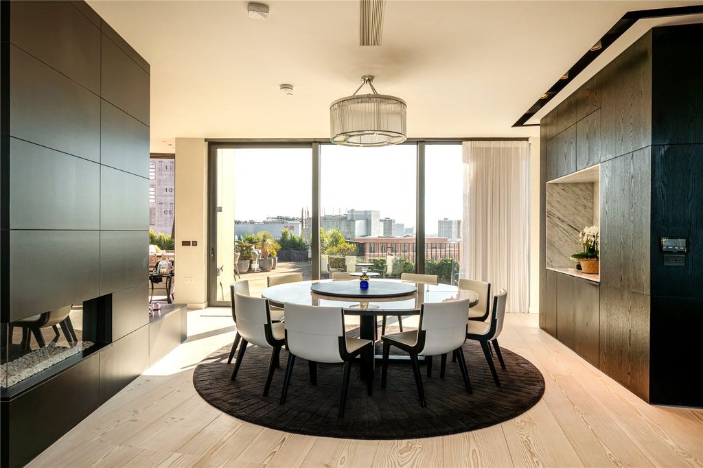 Property photo 2 of 21 Dining Room
