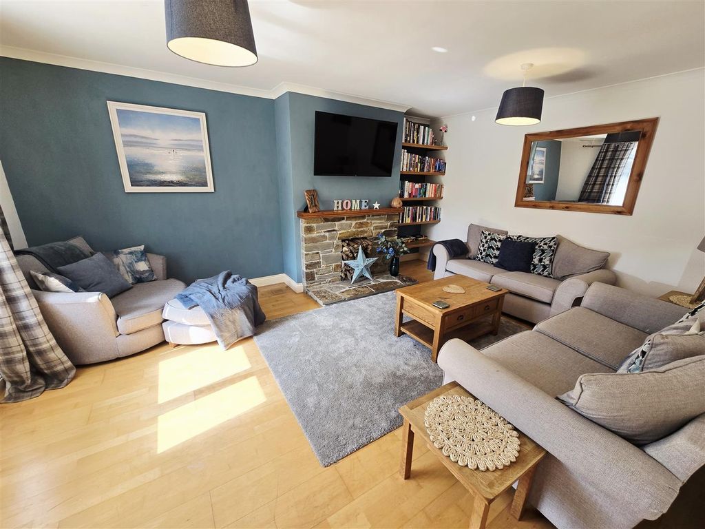 Property photo 2 of 33