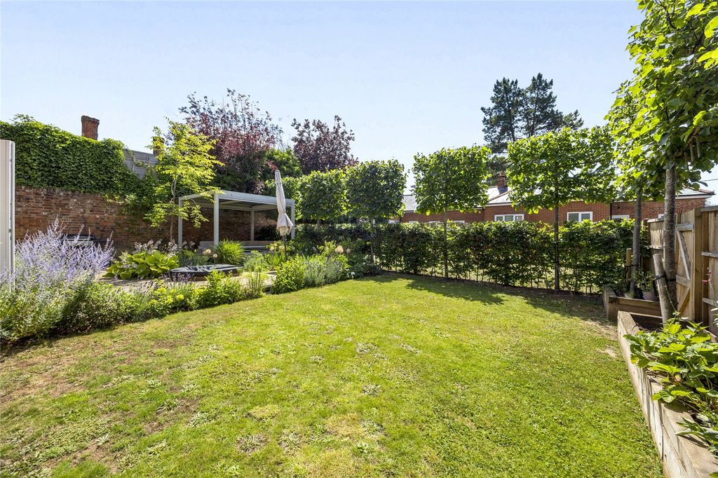 Property photo 3 of 17 Garden