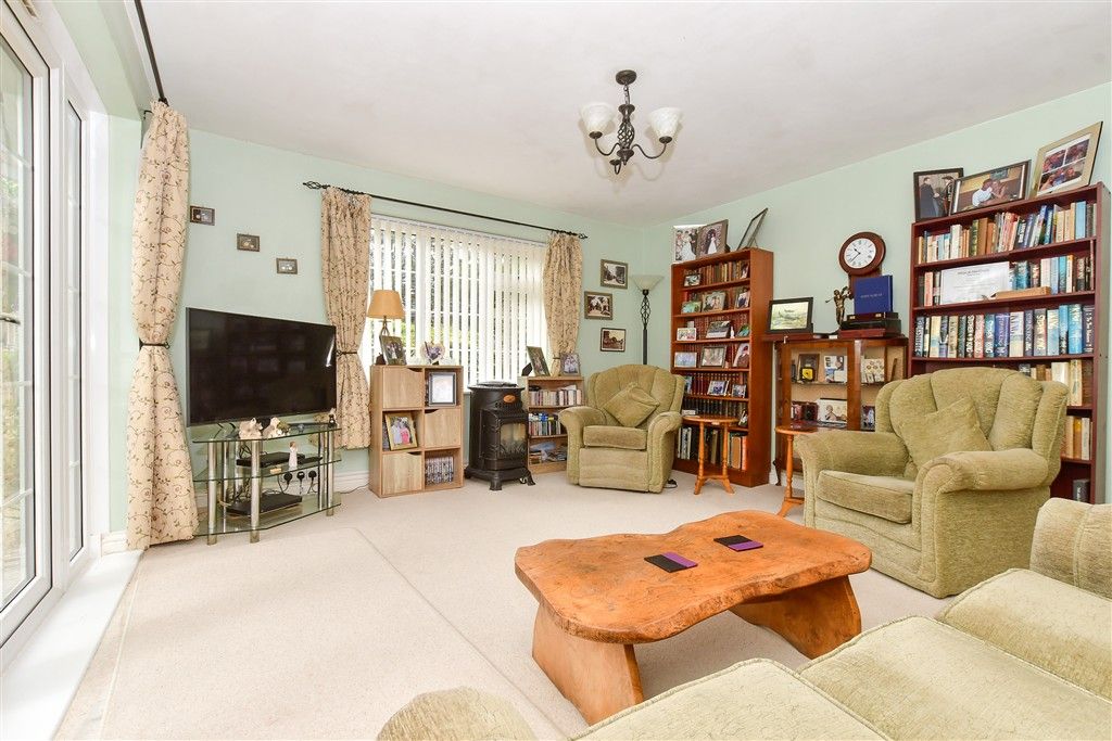 Property photo 2 of 16 Lounge