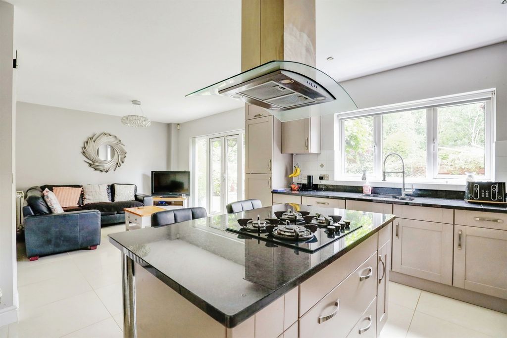 Property photo 3 of 31