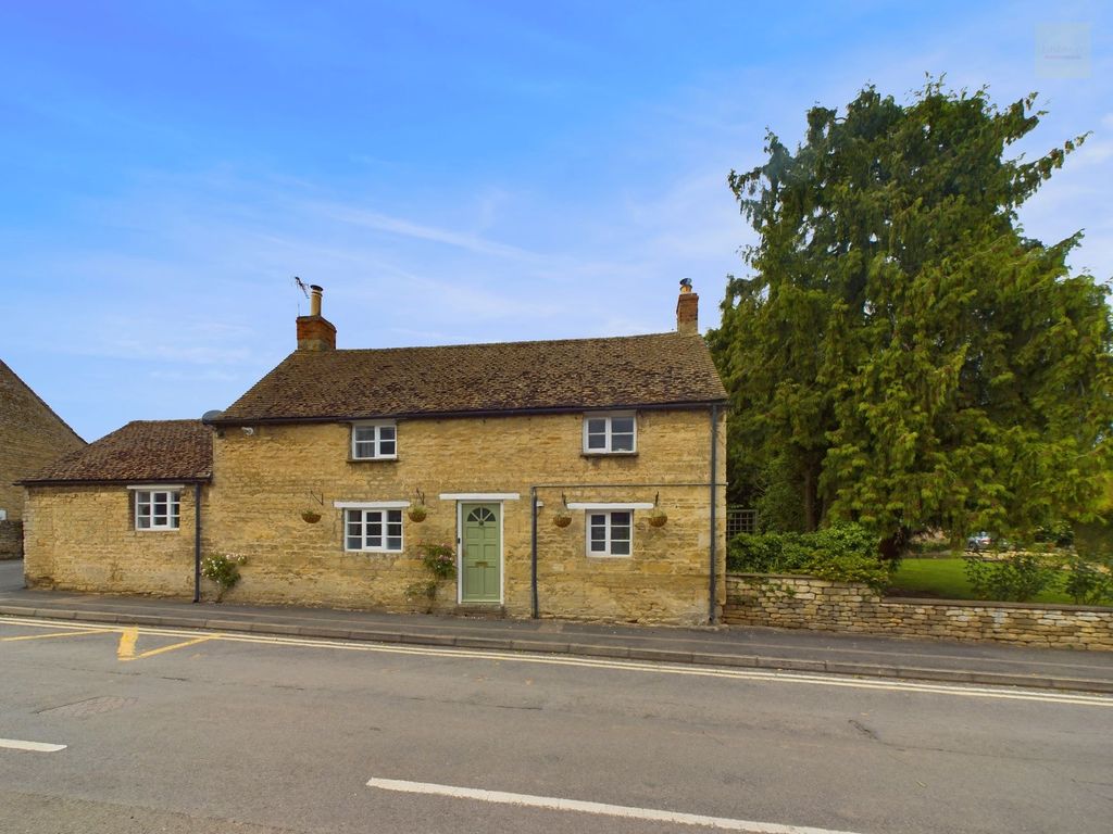 Property photo 1 of 21 Front Of The Cottage
