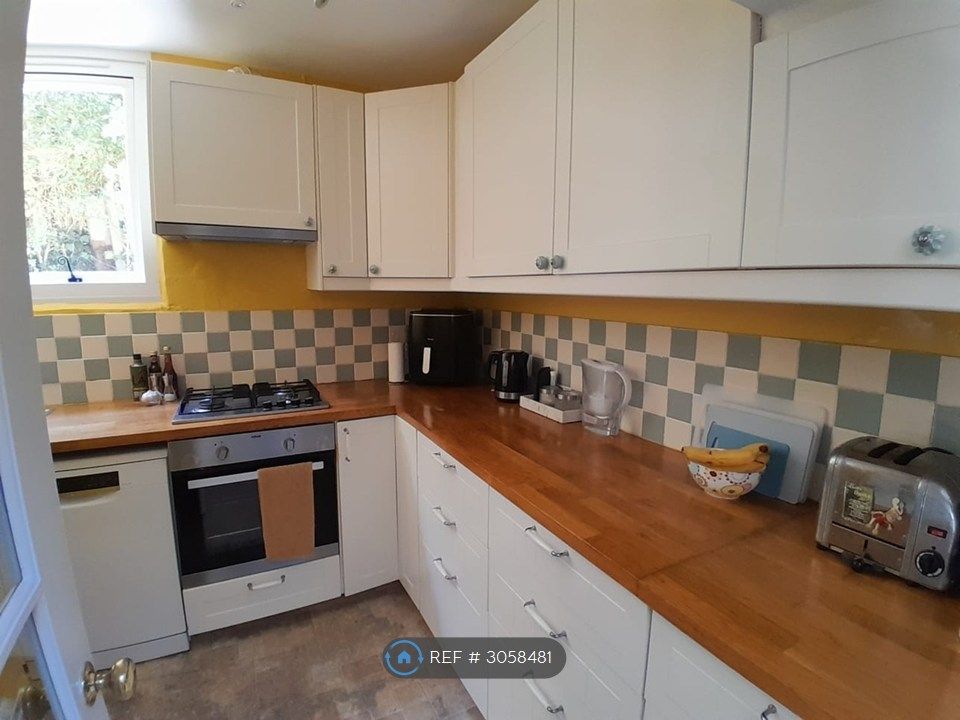 Property photo 2 of 17 Kitchen (1)