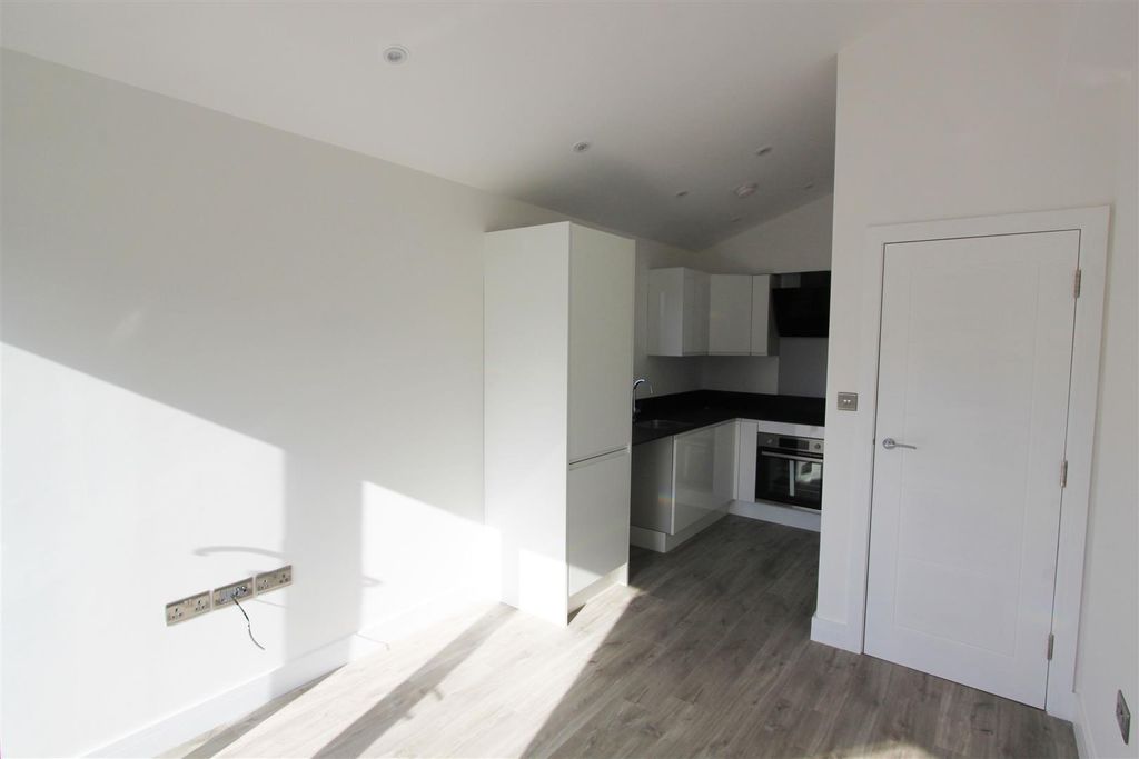 Property photo 2 of 16 Flat 6 22 Banning Kitchen 1.Jpg