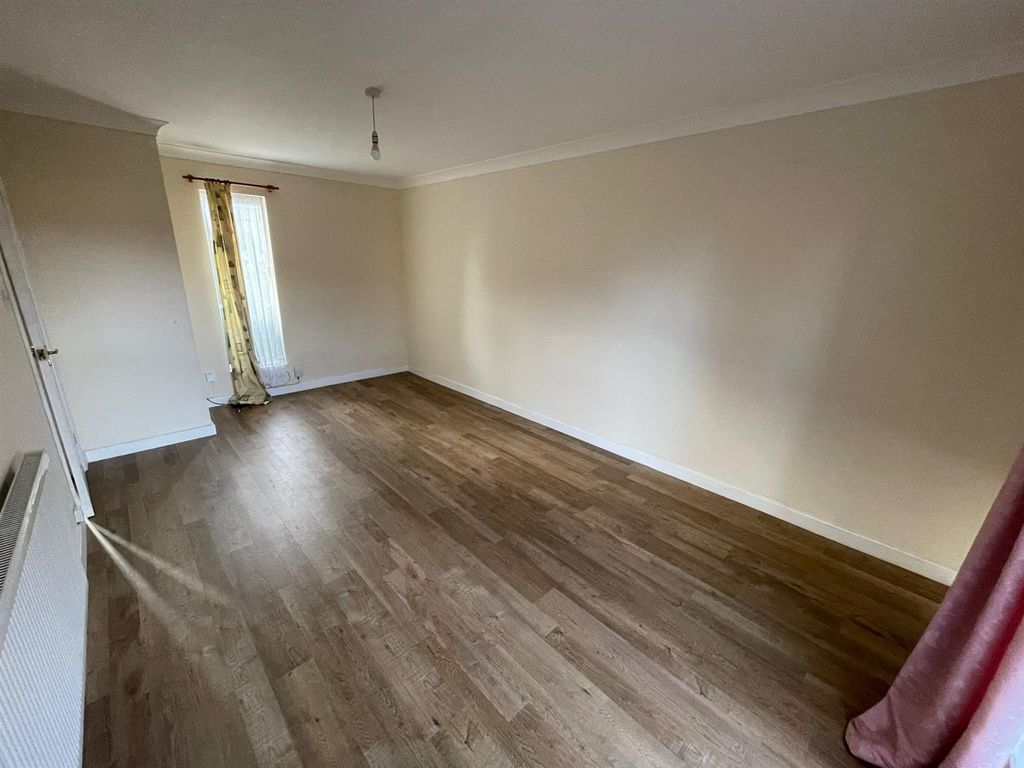 Property photo 2 of 11 Lounge.Jpg