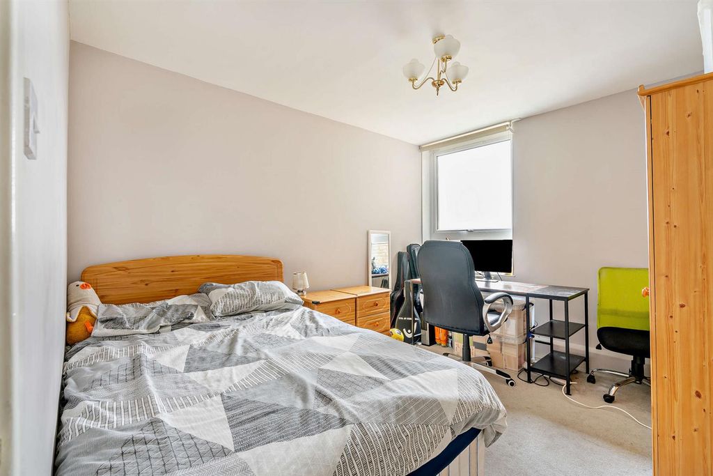 Property photo 3 of 14 8645521-Interior12-800.Jpg