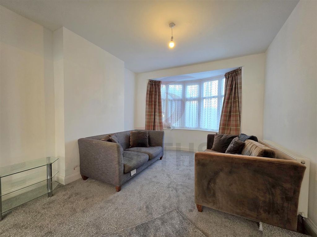 Property photo 2 of 11 Lounge Area