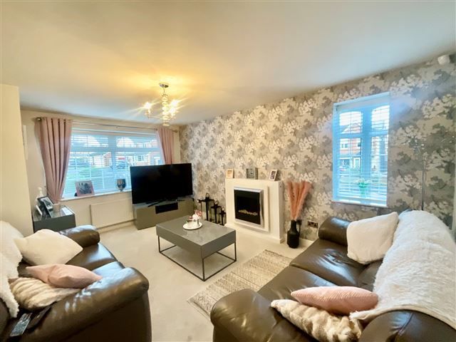 Property photo 3 of 21 Lounge