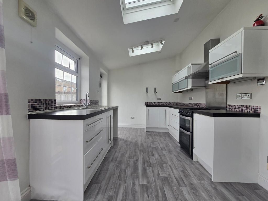 Property photo 3 of 12 Kitchen