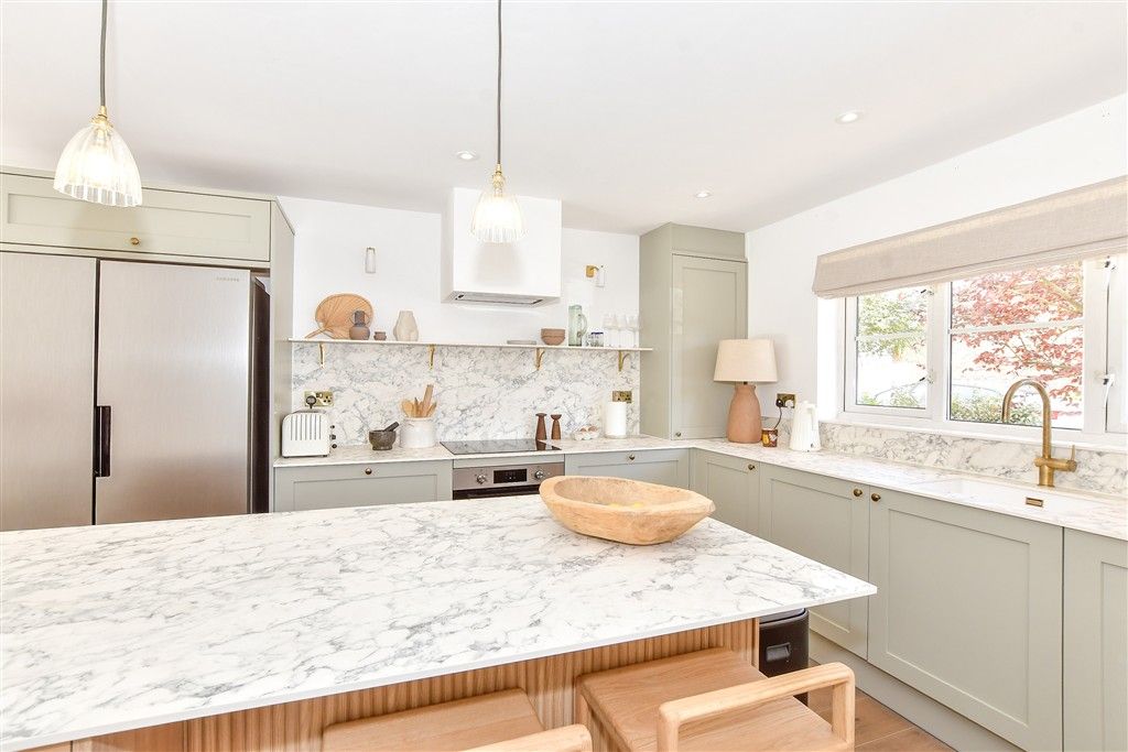 Property photo 3 of 13 Kitchen