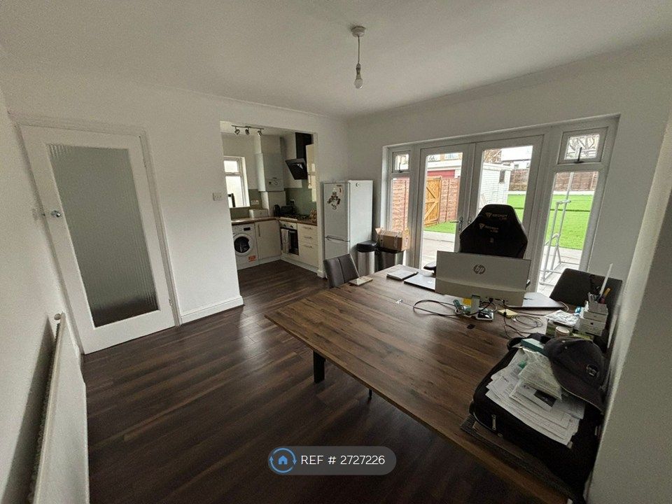 Property photo 3 of 12 Kitchen / Dining Room