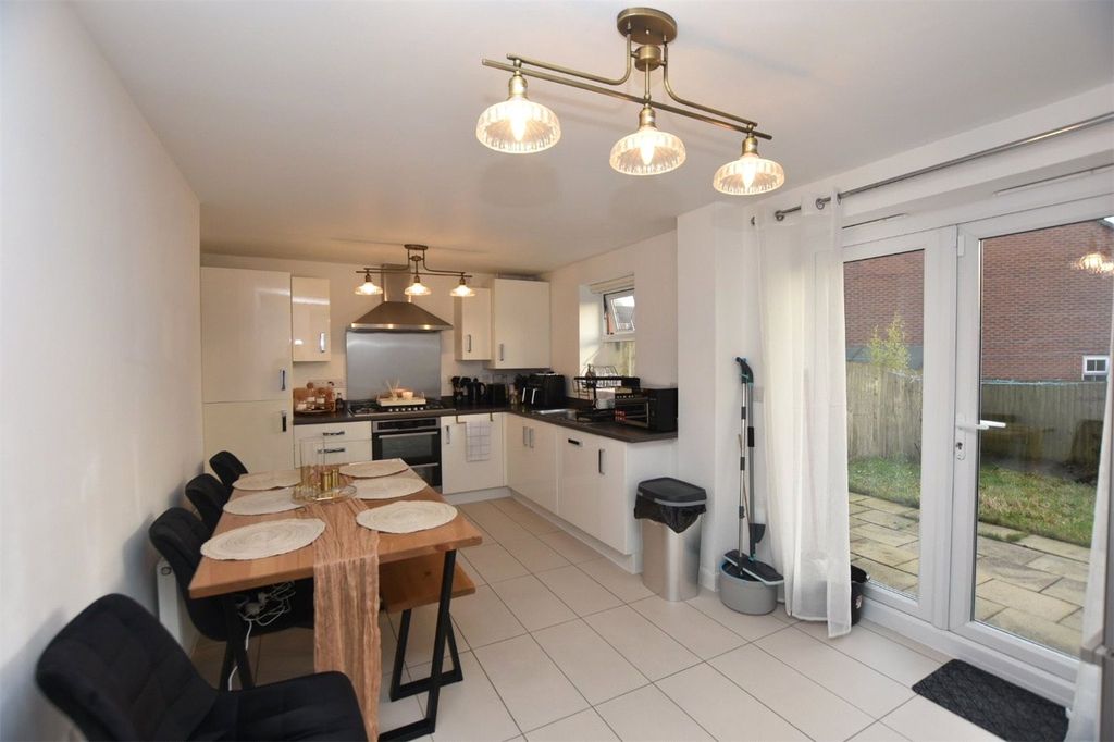 Property photo 3 of 10 Dining Kitchen