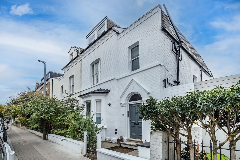 Property photo 1 of 8 Disraeli-Road-18
