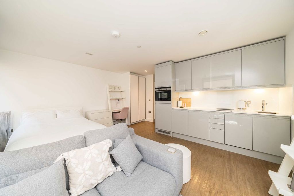 Property photo 1 of 5