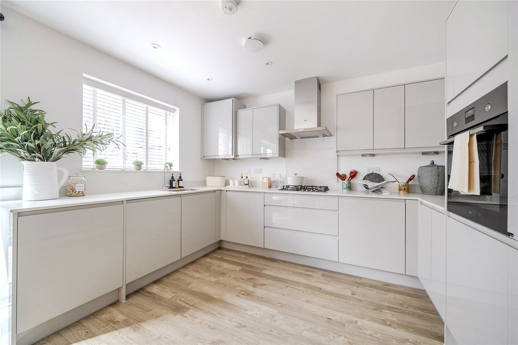 Property photo 2 of 14 Kitchen