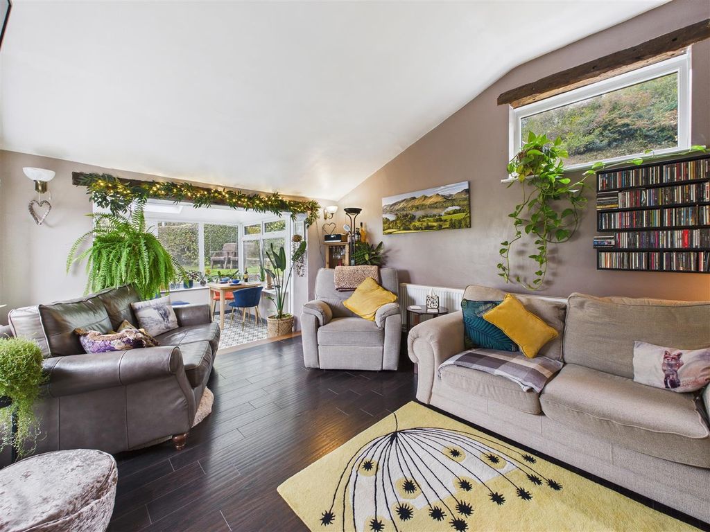 Property photo 2 of 24 Cam05476G0-Pr0074-Still011.Jpg