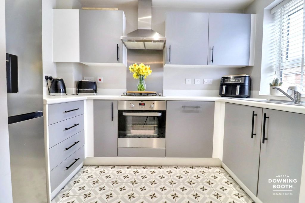 Property photo 3 of 21