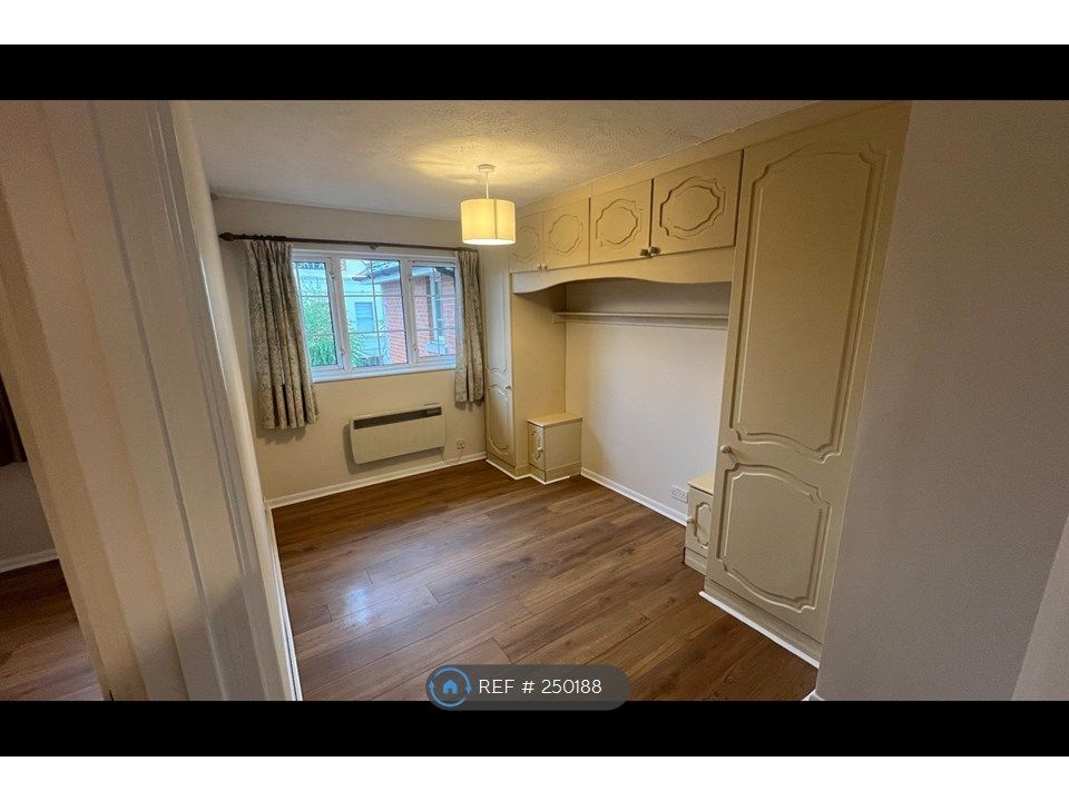 Property photo 3 of 8 Main Bedroom