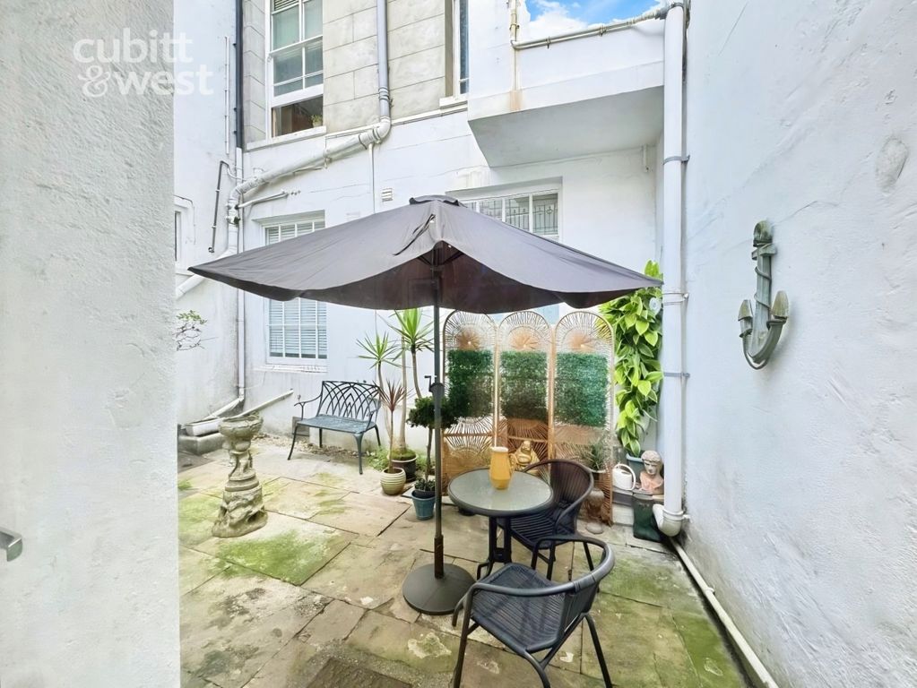 Property photo 2 of 9 Courtyard