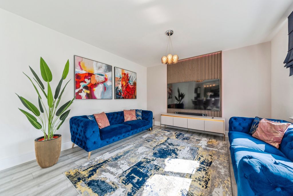 Property photo 3 of 24 24_Yarnworth_Road-28