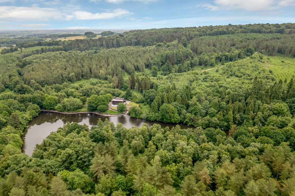 Property photo 2 of 28