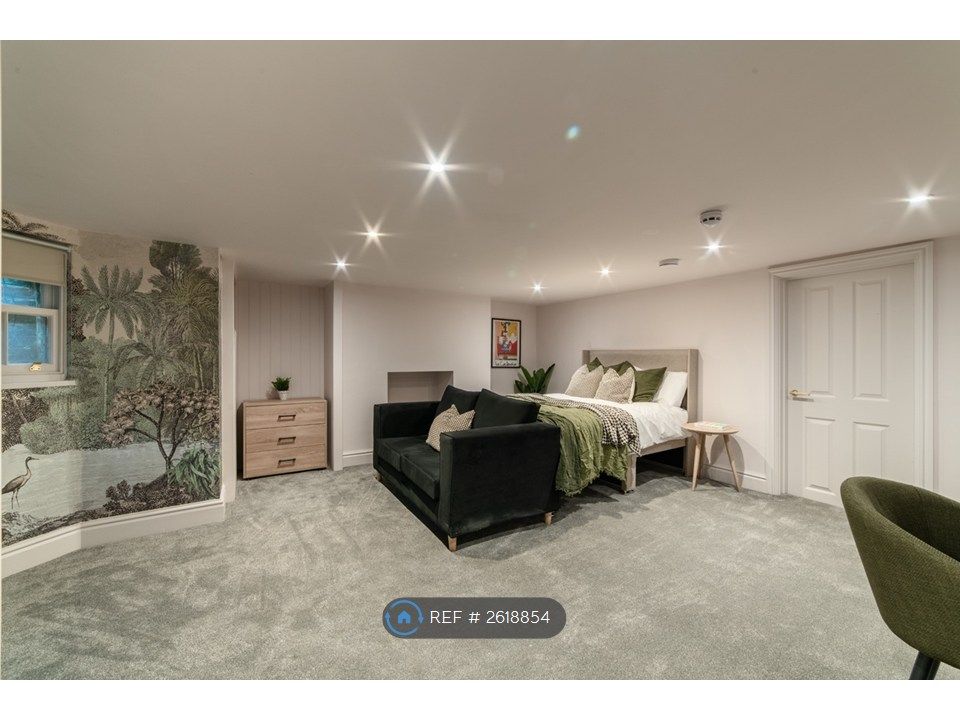 Property photo 2 of 35