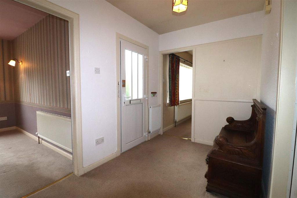 Property photo 3 of 24 Ent Hall (2).Jpg