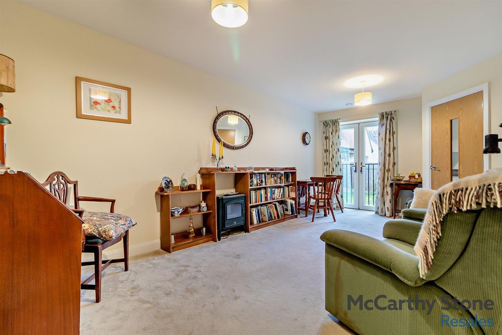 Property photo 2 of 22 8633739-Interior01-800.Jpg