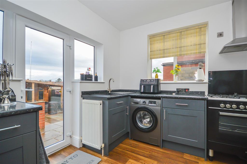 Property photo 3 of 12 Kitchen