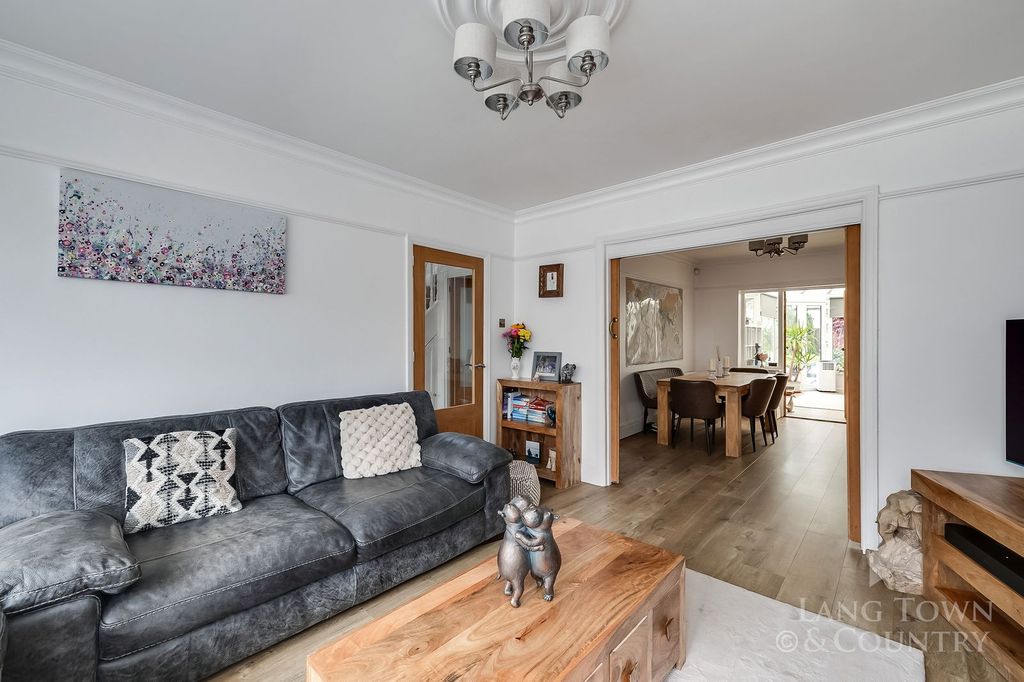 Property photo 3 of 23