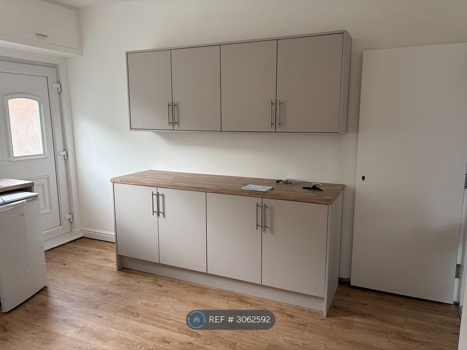 Property photo 2 of 12 Kitchen 1