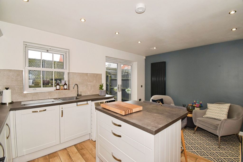 Property photo 3 of 21 Pbox-Img.Jpg