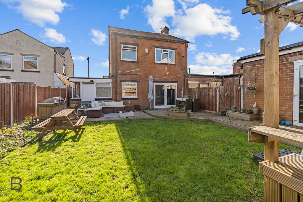Property photo 2 of 33