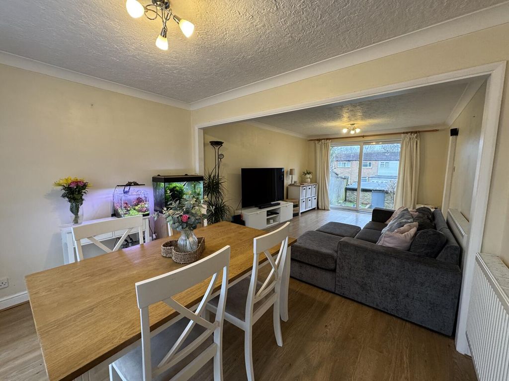 Property photo 3 of 21 Living Room