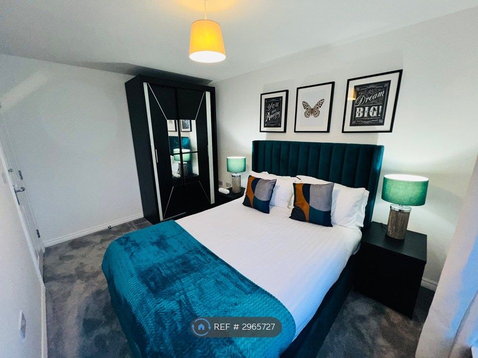 Property photo 1 of 8 £850 - Bedroom With Private Bathroom