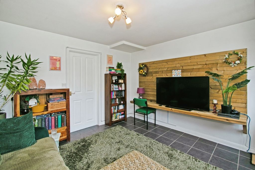 Property photo 3 of 17 Photo