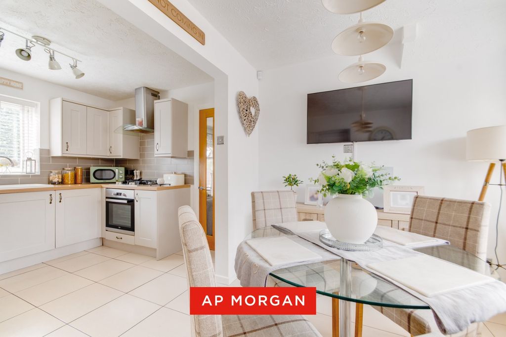 Property photo 3 of 27 Picture No. 18