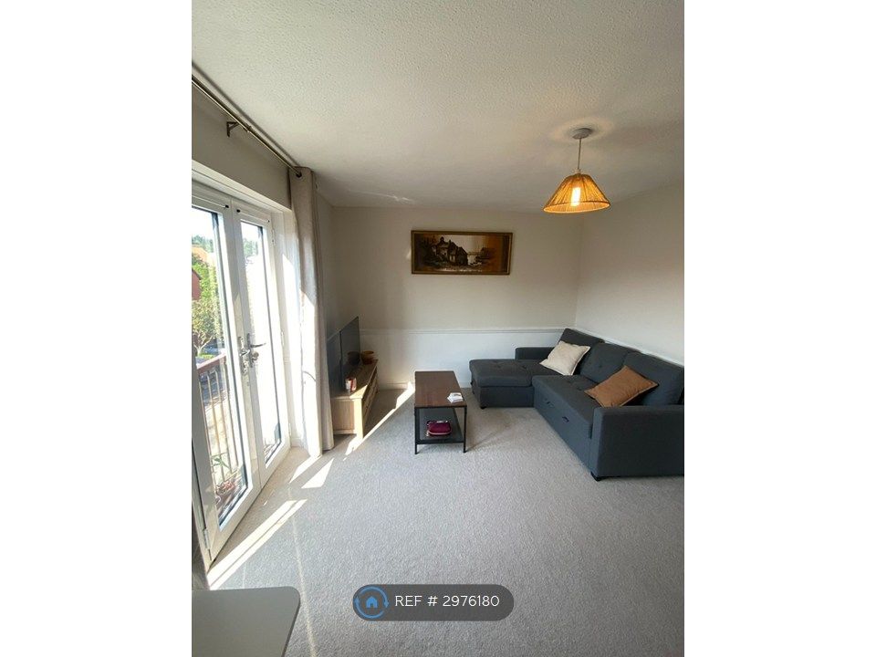Property photo 3 of 10 Lounge 2