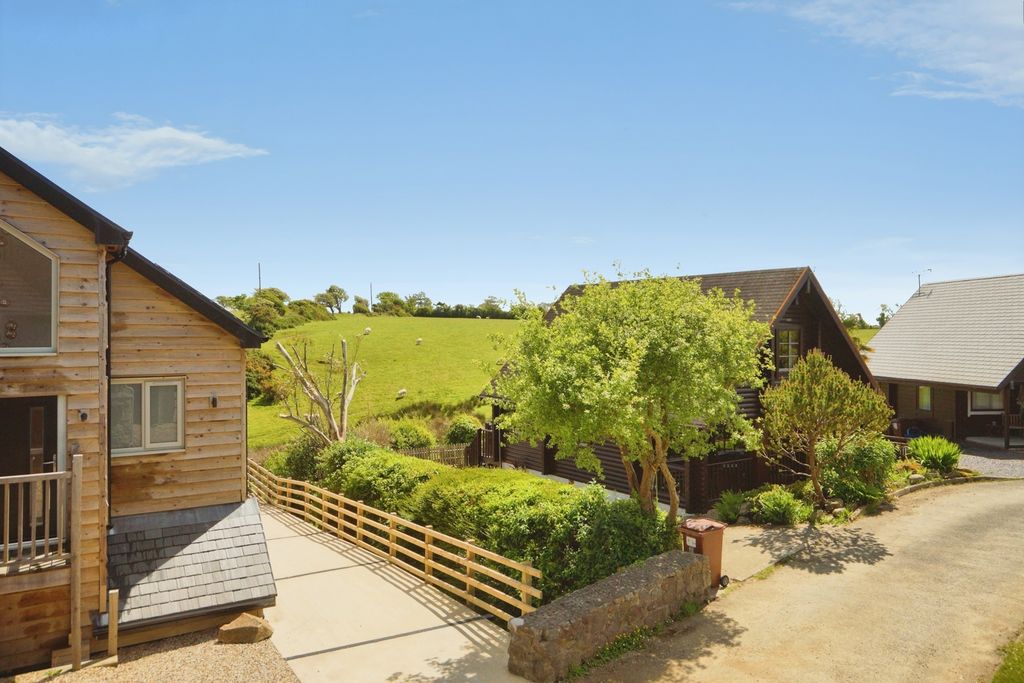 Property photo 3 of 25 Pbox-Img.Jpg