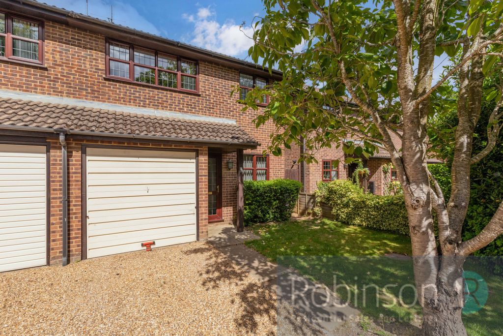 Property photo 1 of 13 5 Wagner Close-5