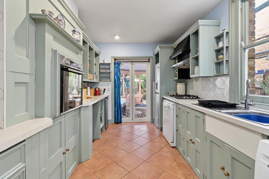 Property photo 2 of 16 Fitted Kitchen