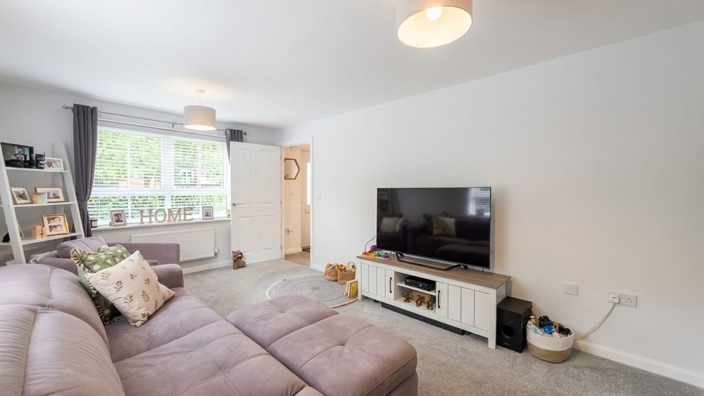 Property photo 3 of 16 5174477