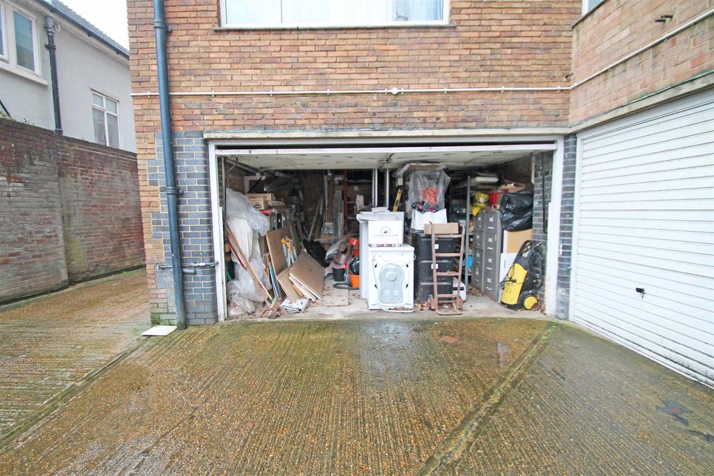 Property photo 2 of 2 Garage