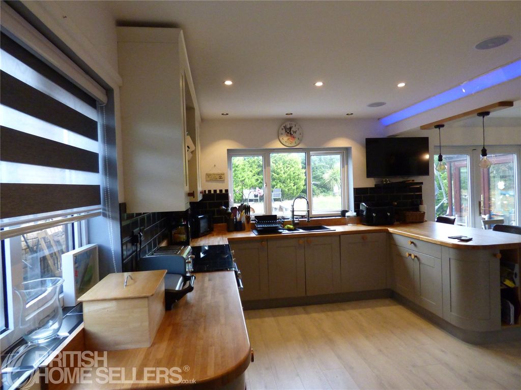 Property photo 2 of 24 Picture No. 13